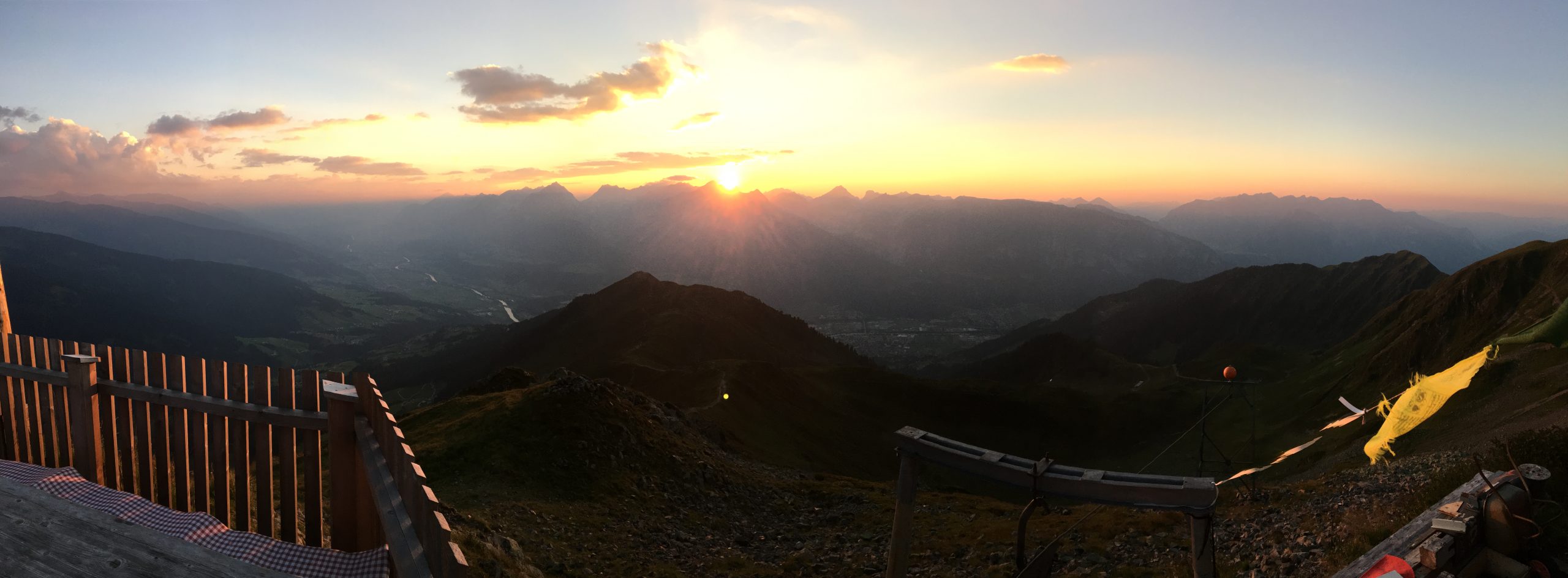 Panoramabild Sonnenuntergang auf Kellerjochhütte